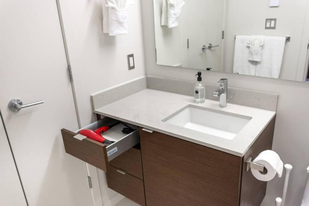 Clean 3Rd Floor Executive 1 Bedroom Apt In Old Town China Town Victoria Kültér fotó